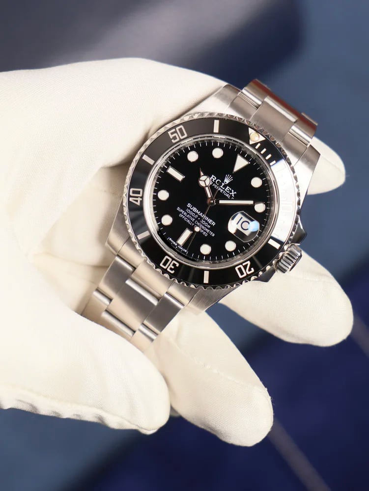 Rolex Submariner Date Black Dial Box & Papers, image 1 Rolex Submariner Date Black Dial Box & Papers, image 1
