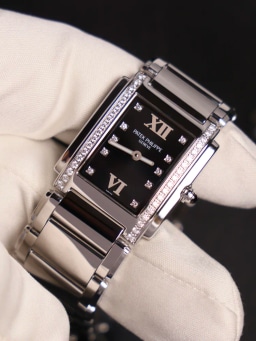 Patek Philippe Twenty~4 4910/10A-001, image 1 Patek Philippe Twenty~4 4910/10A-001, image 1