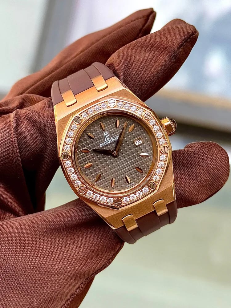 Audemars Piguet Royal Oak Lady Brown Dial with extra new rubber strap & extract from archives, image 1 Audemars Piguet Royal Oak Lady Brown Dial with extra new rubber strap & extract from archives, image 1