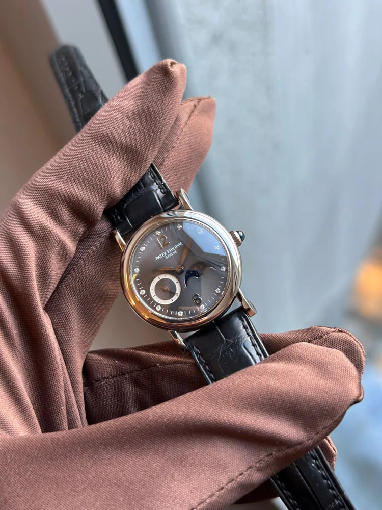 Patek Philippe Calatrava 4857G Lady Moonphase White Gold, image 1 Patek Philippe Calatrava 4857G Lady Moonphase White Gold, image 1