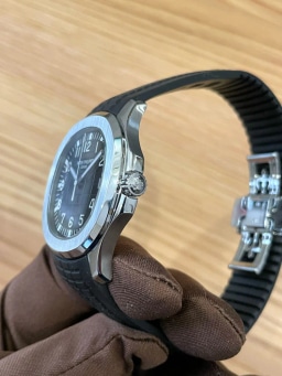 Patek Philippe Aquanaut Box & Papers, image 3 Patek Philippe Aquanaut Box & Papers, image 3