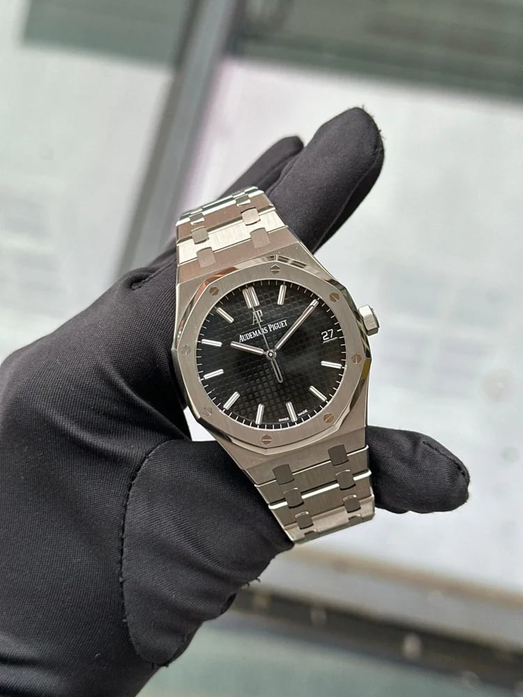 Audemars Piguet Royal Oak box and papers, image 1 Audemars Piguet Royal Oak box and papers, image 1