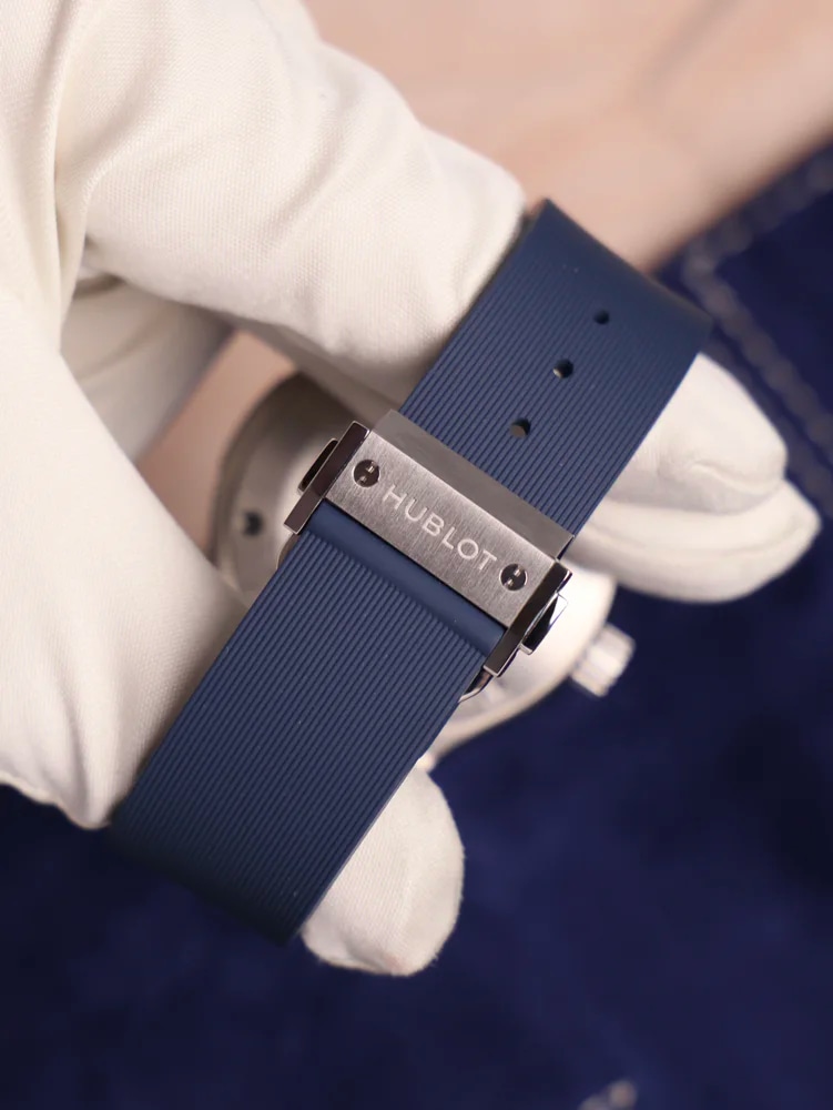 Hublot Classic Fusion Blue 542.NX.7170.LR Box and Papers 2021, image 6 Hublot Classic Fusion Blue 542.NX.7170.LR Box and Papers 2021, image 6