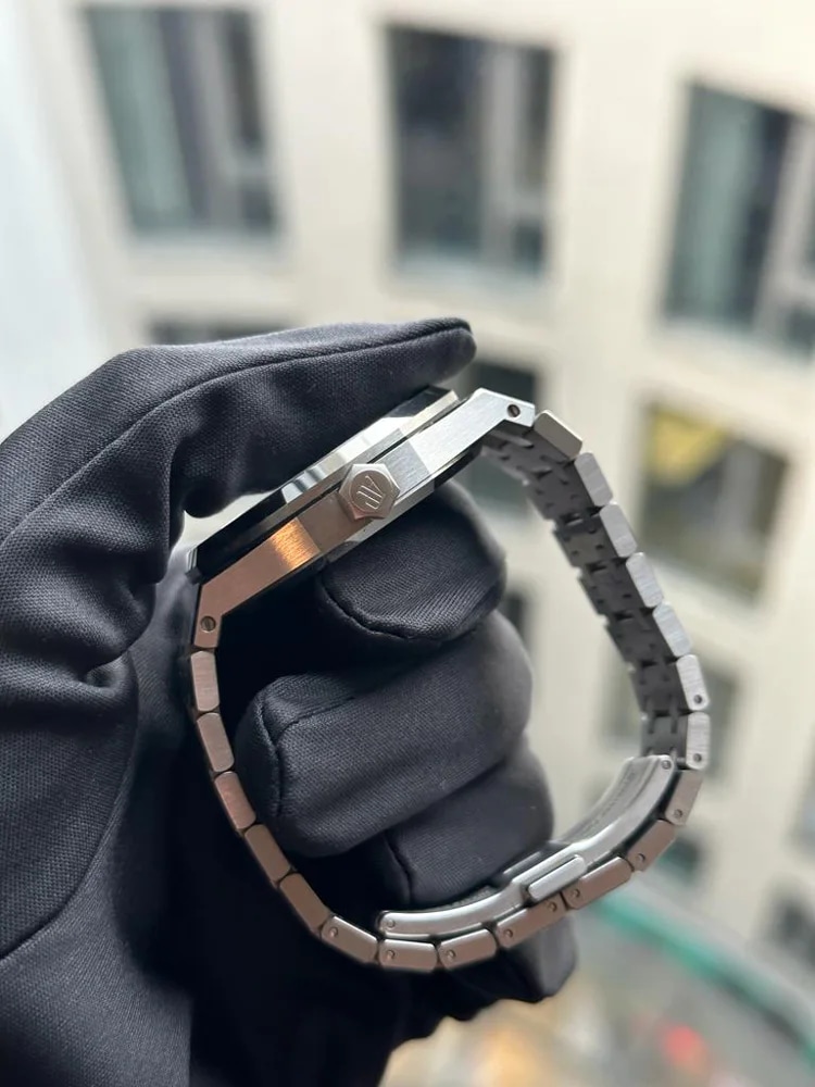 Audemars Piguet Royal Oak Lady, image 2 Audemars Piguet Royal Oak Lady, image 2