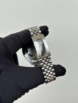 Full Set 2025, image 5 Full Set 2025, image 5