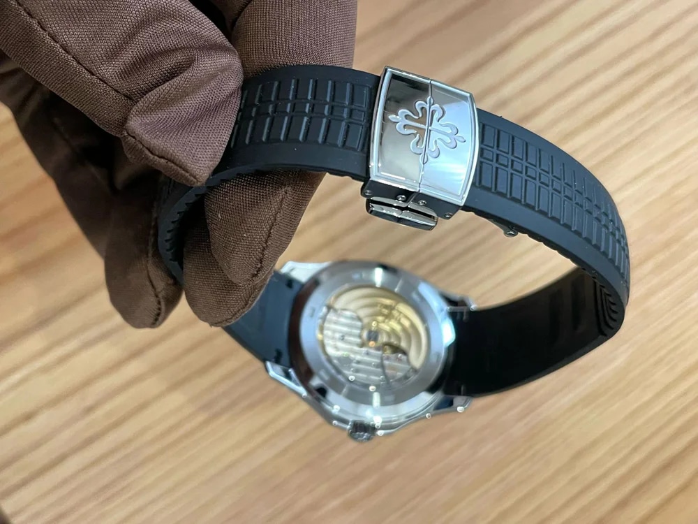 Patek Philippe Aquanaut Box & Papers, image 4 Patek Philippe Aquanaut Box & Papers, image 4