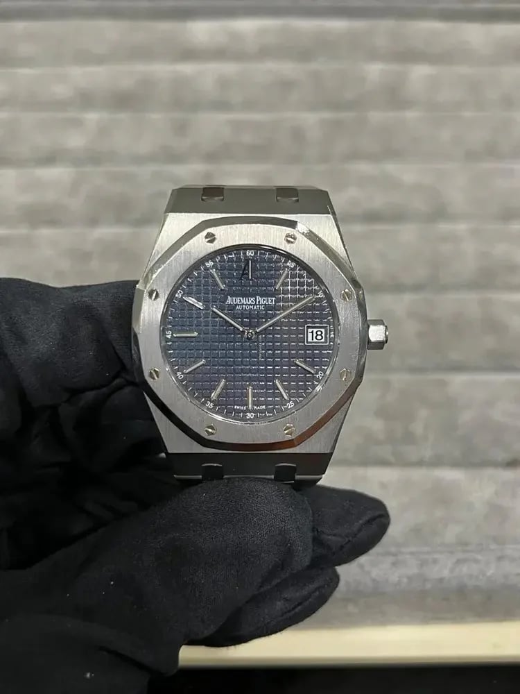 Audemars Piguet Royal Oak Jumbo with Extract from the archives 2008, image 1 Audemars Piguet Royal Oak Jumbo with Extract from the archives 2008, image 1