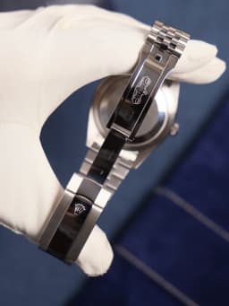 Rolex Sky-Dweller 326934 Box and Papers 2023, image 5 Rolex Sky-Dweller 326934 Box and Papers 2023, image 5