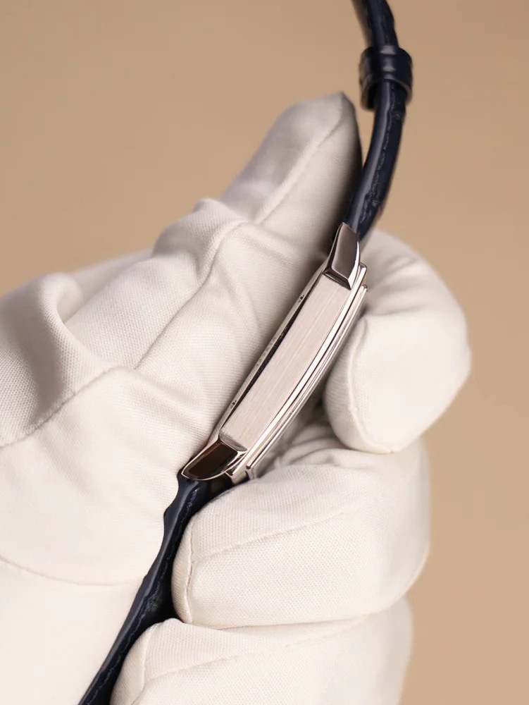 A. Lange & Söhne Cabaret White Gold 107.027 Blue Dial, image 3 A. Lange & Söhne Cabaret White Gold 107.027 Blue Dial, image 3