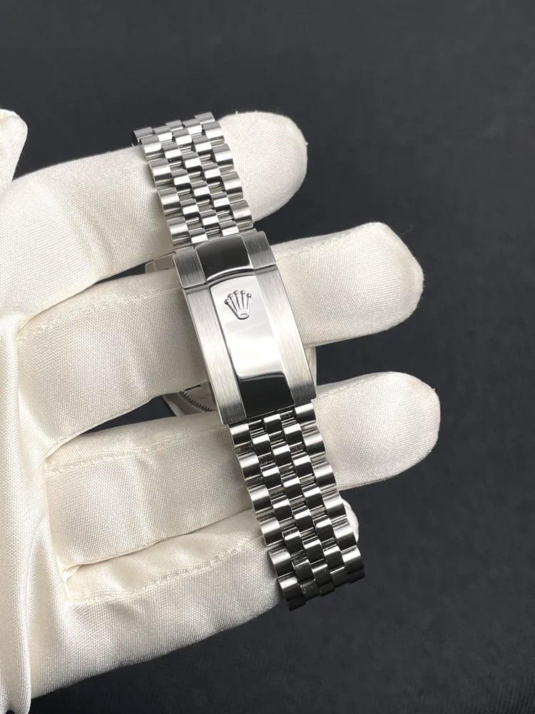 Rolex Datejust Black Index Dial Jubilee, image 4 Rolex Datejust Black Index Dial Jubilee, image 4