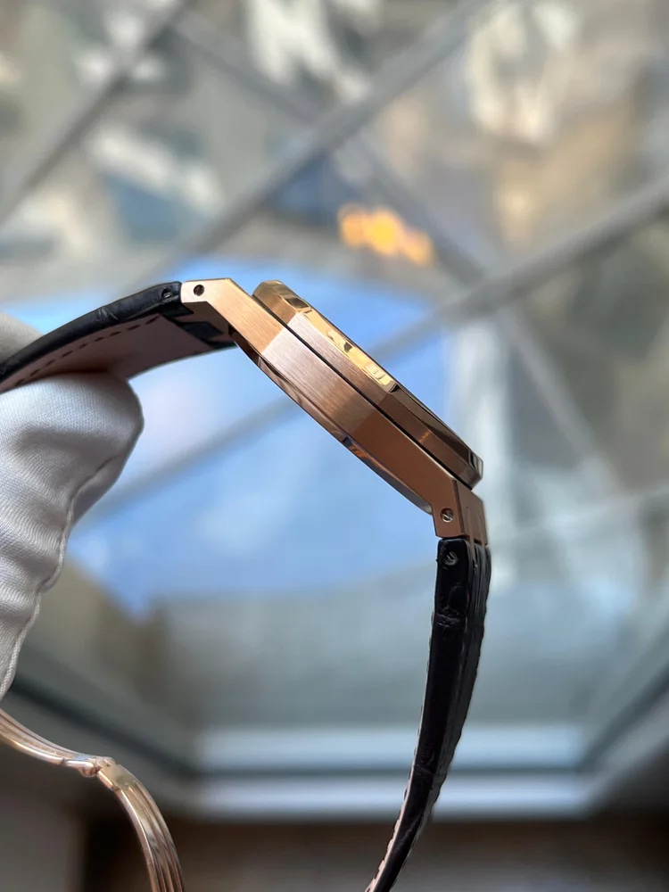 Audemars Piguet Royal Oak Dual Time + Extract from Archives, image 3 Audemars Piguet Royal Oak Dual Time + Extract from Archives, image 3