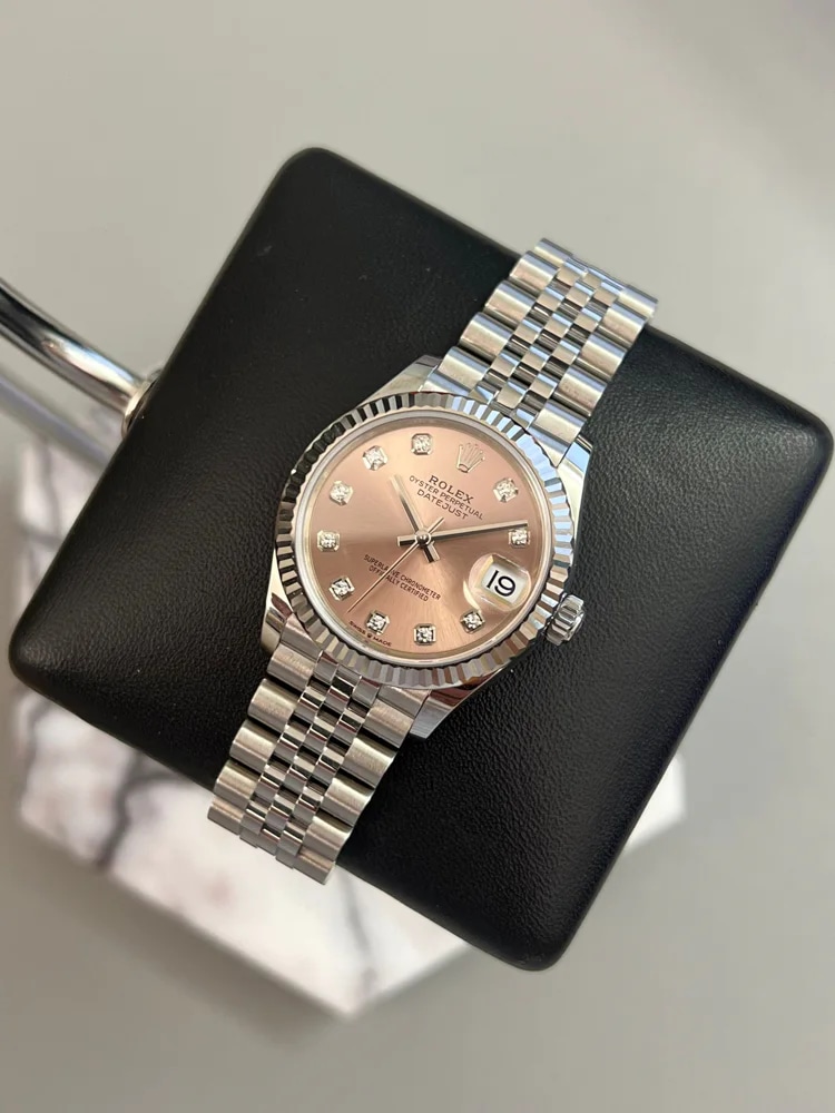 Box and Papers 2021, image 1 Box and Papers 2021, image 1