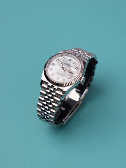 Box and Papers 2025, image 2 Box and Papers 2025, image 2