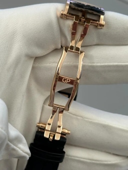 Girard Perregaux Laureato box and papers, image 10 Girard Perregaux Laureato box and papers, image 10