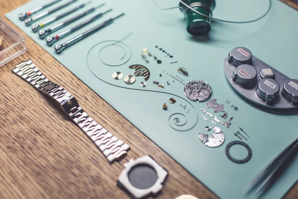 Unbelievable Watch Materials: From Quail Eggshells to Crashed Planes | Chrono 10:10 Unbelievable Watch Materials: From Quail Eggshells to Crashed Planes | Chrono 10:10