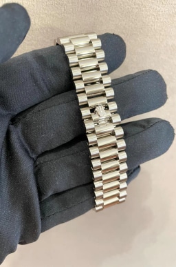 Box and Papers 2022, image 4 Box and Papers 2022, image 4