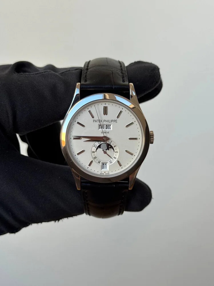 Patek Philippe Annual Calendar 5396G-011, image 1 Patek Philippe Annual Calendar 5396G-011, image 1
