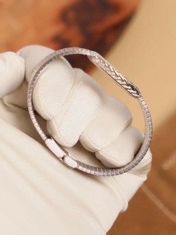 White Gold 1970s Vintage Watch with Diamonds on 180mm Wrist, image 2 White Gold 1970s Vintage Watch with Diamonds on 180mm Wrist, image 2